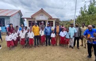 The Deputy Regent of Jayawijaya Visits the Papua Smart School, Paud, SD and SMP logotpaga