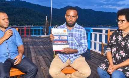 A Mother of 10 Children Writes an 800-Page Tok Pisin-Indonesian Dictionary
